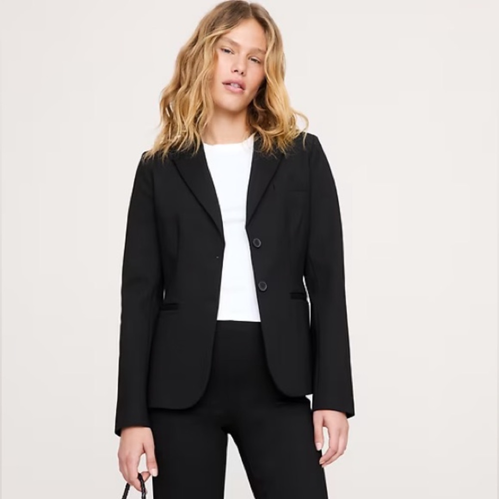NWT! Banana Republic Black Slim Everywhere Ponte Blazer - Multiple 🐳